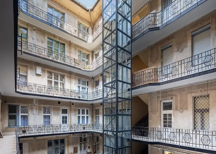 Apartment Ultra Away From Budapest